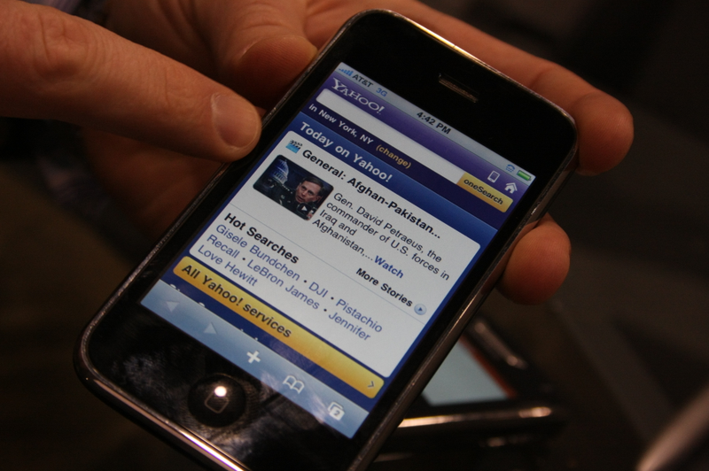 Illustration for article titled New WinMo and iPhone Apps Give You Palm Pre-Like Social Media Synergy